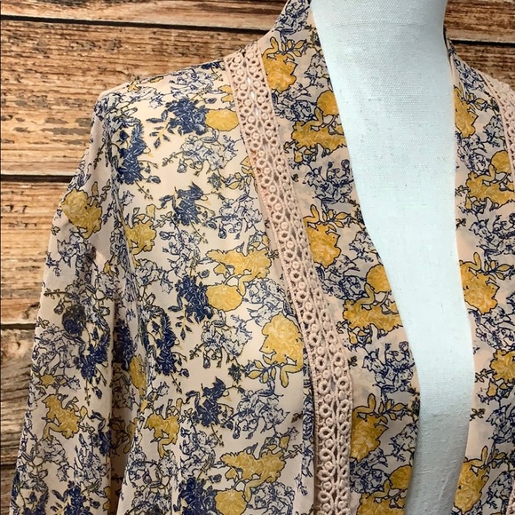 Beautiful Kimono - Picture 5 of 7